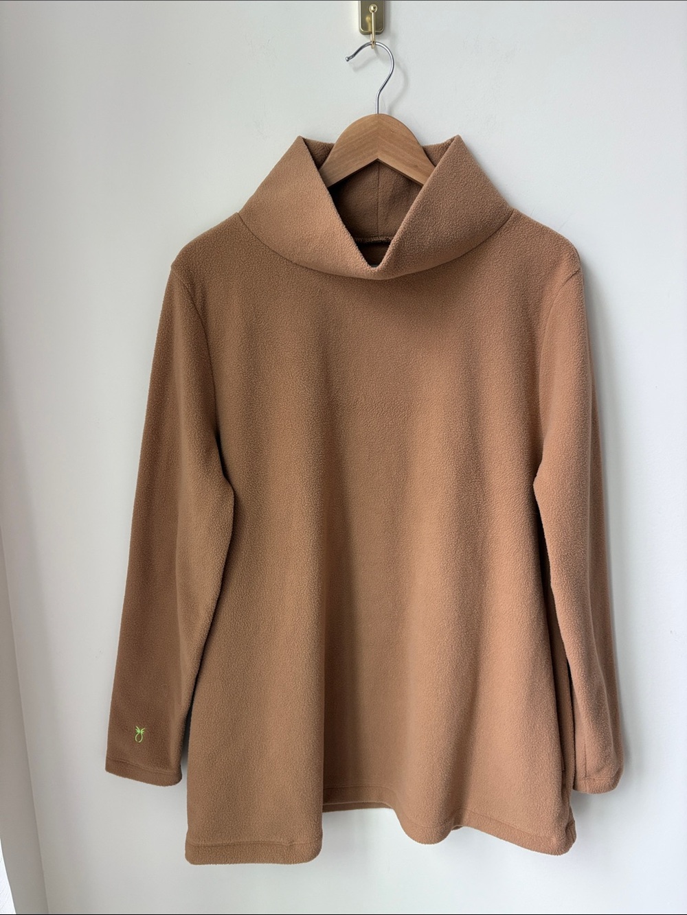 Dudley Stephens Cobble Hill Turtleneck in Vello Fleece Camel Minimalist Size L